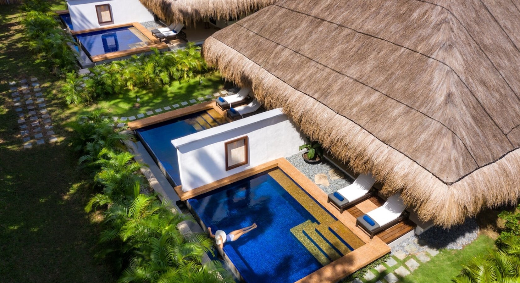 Premium Pool Suites