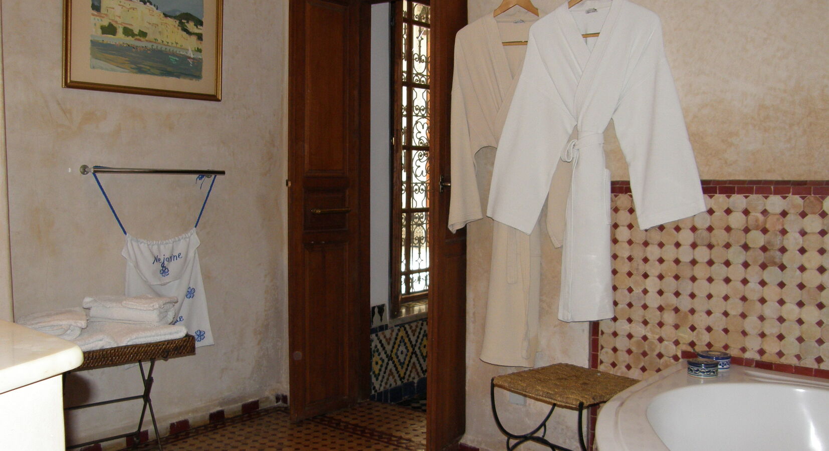 The bathroom of the Nejjarine Suite