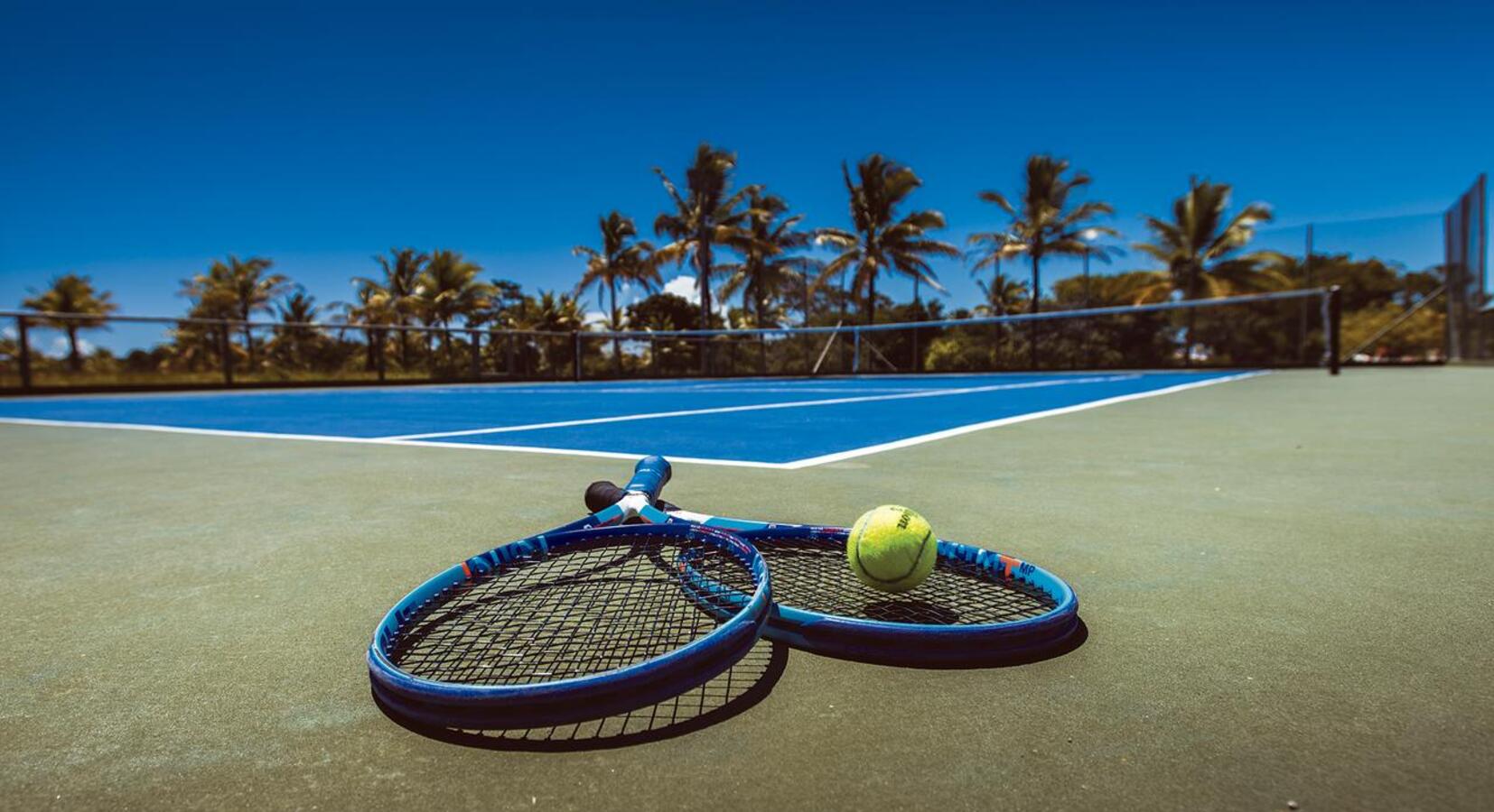 Hotel tennis courts