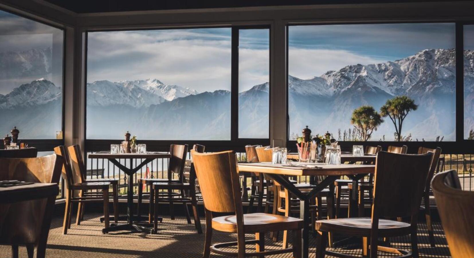 Restaurant with Mountain View