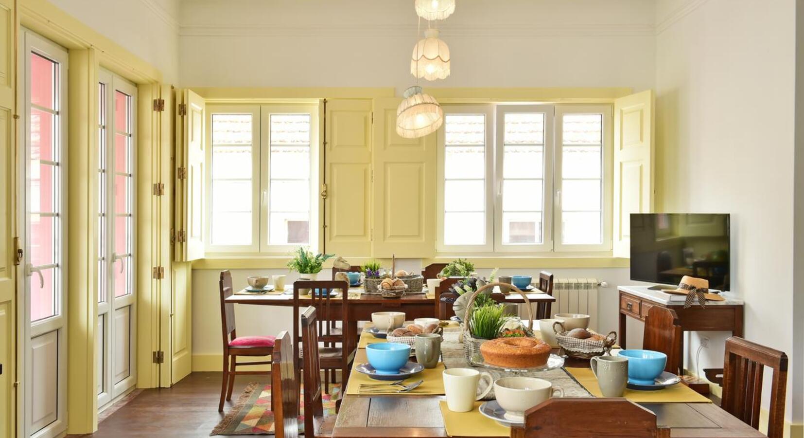 Breakfast area and kitchen