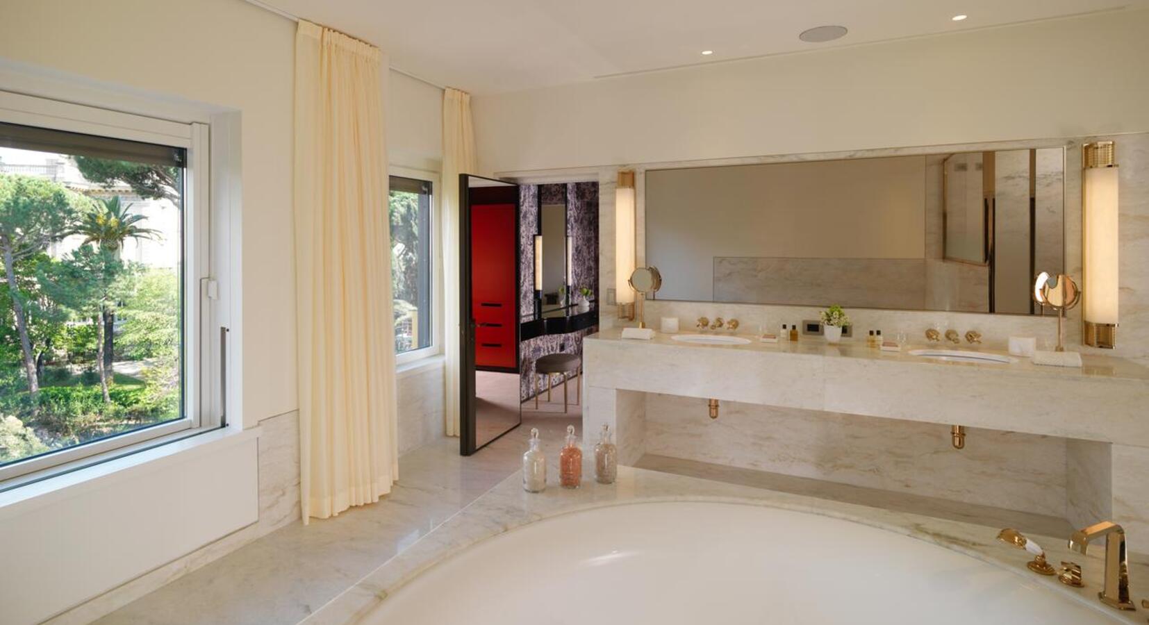 Penthouse Suite bathroom