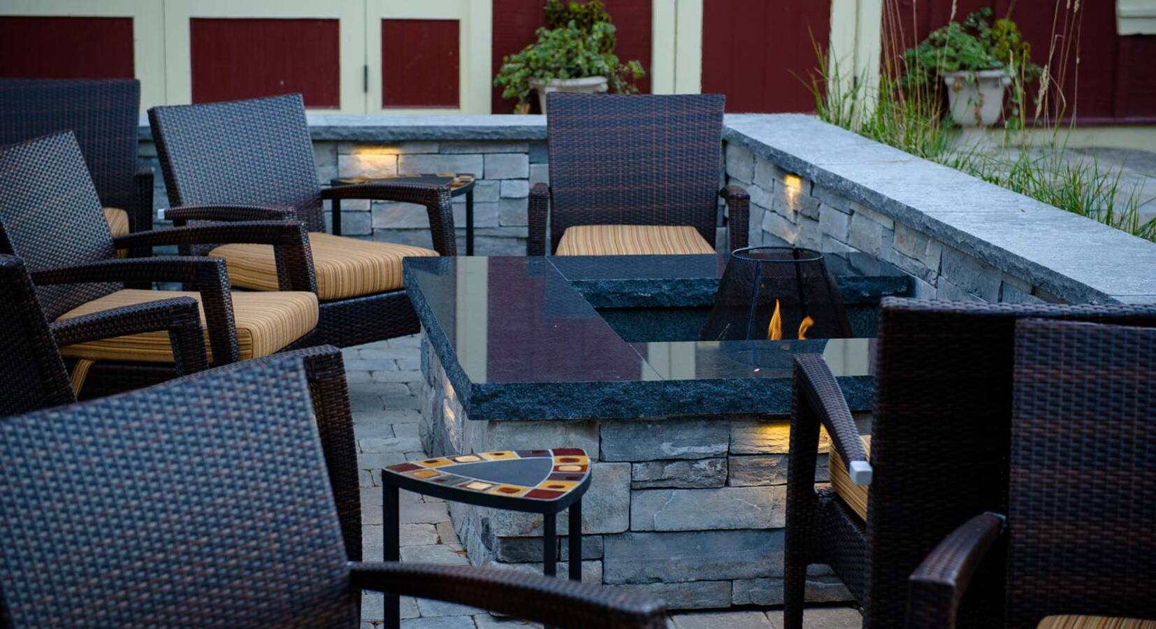 Outdoor dining fireside