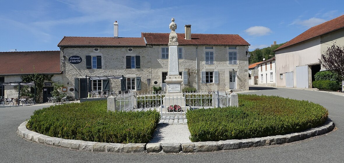 Foto von Colombey les Deux Eglises