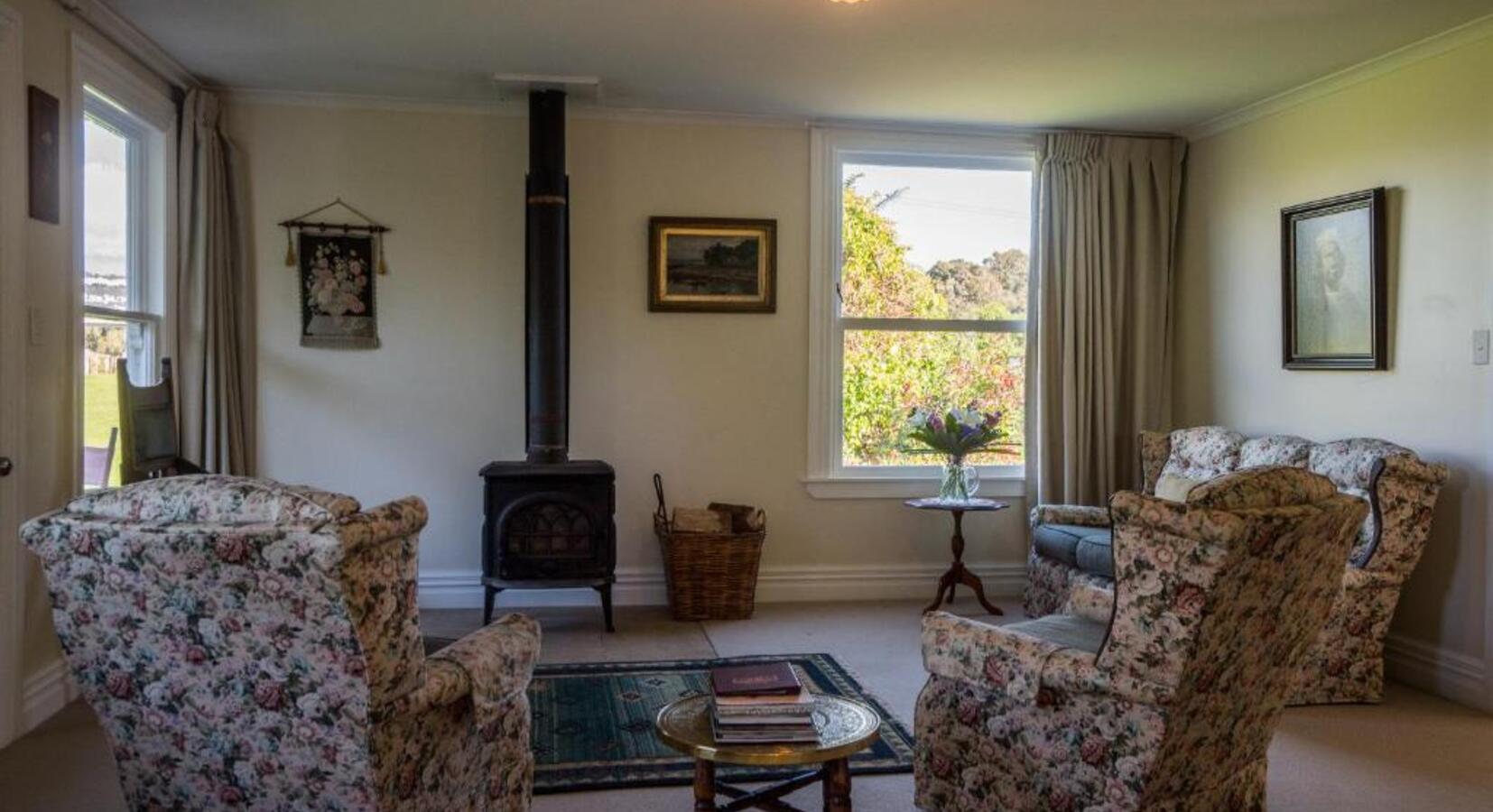 Burridge's Miners Cottage - Sitting Room 