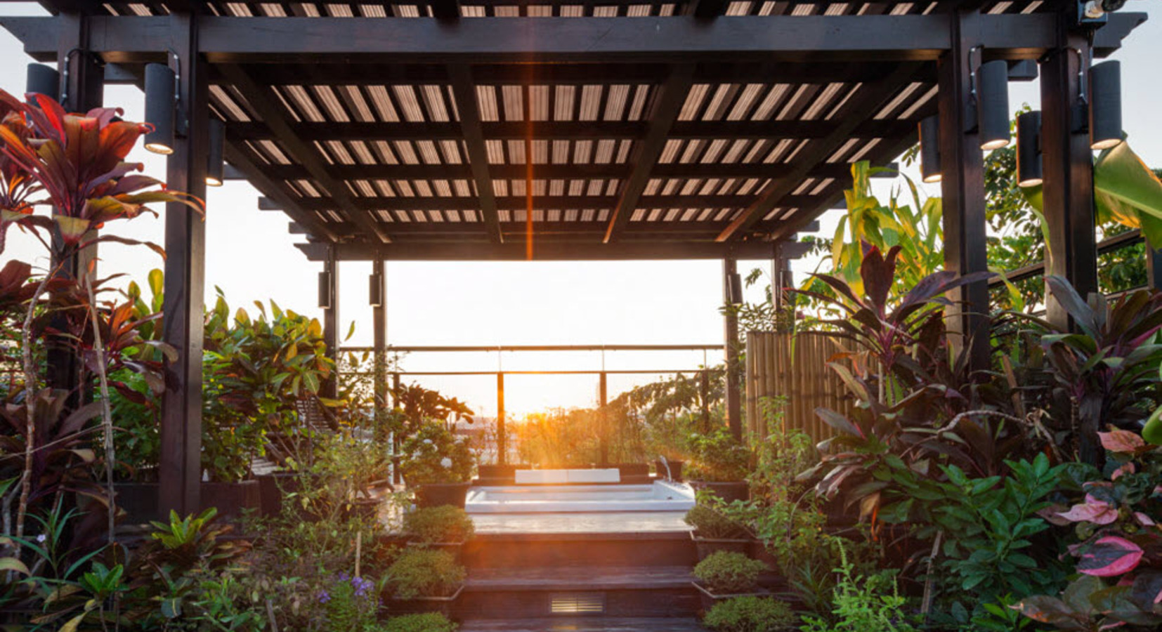 Roof terrace garden and hot tub