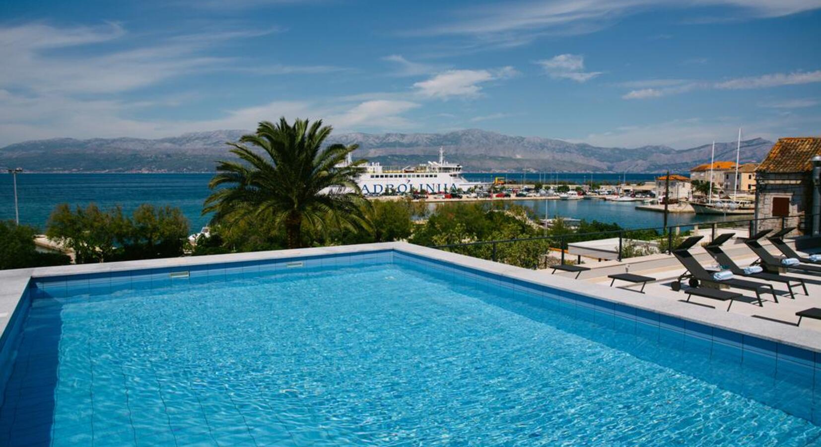 Pool and sea-view