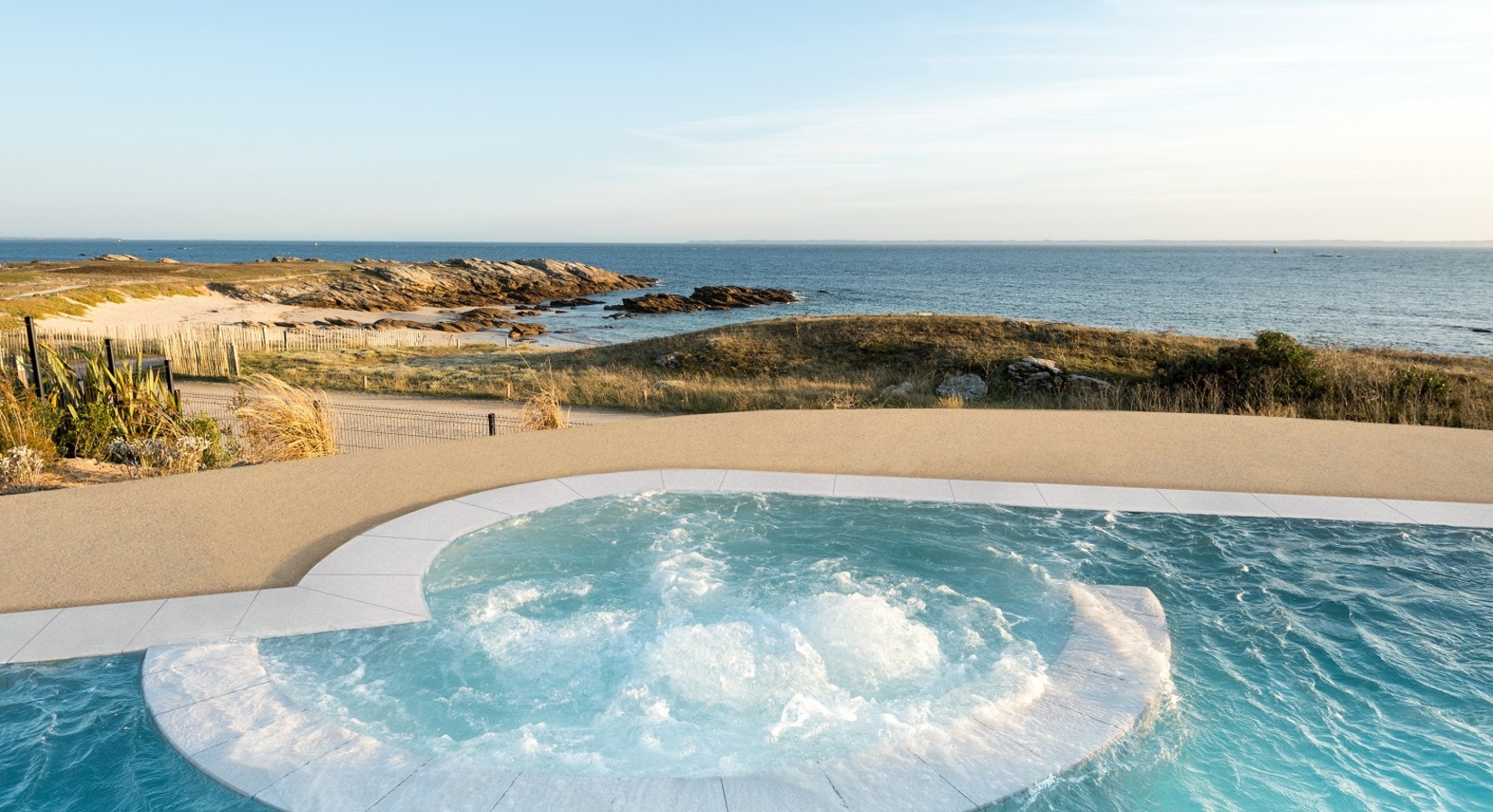 Outdoor hot tub