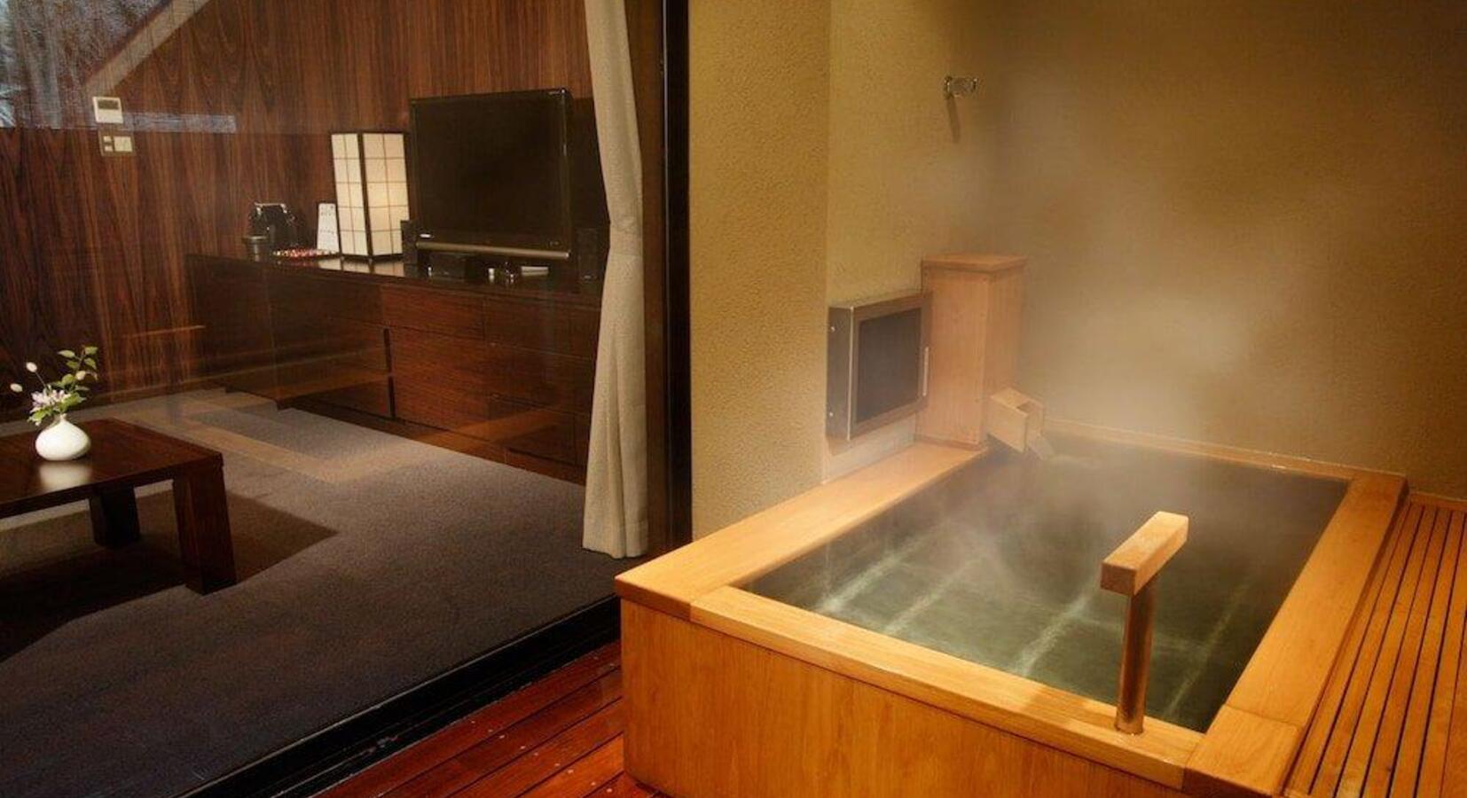 Private hotel spring bath