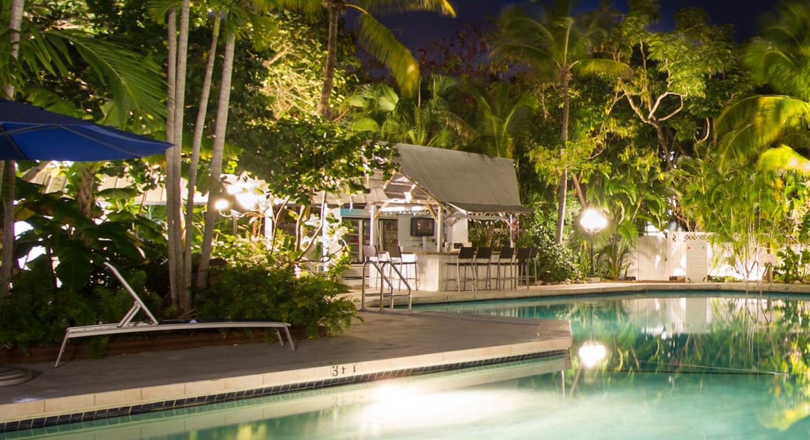 Poolside bar