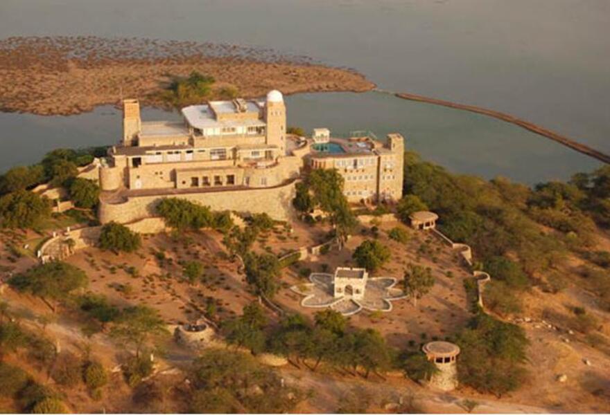 Sardar Samand Lake Palace 