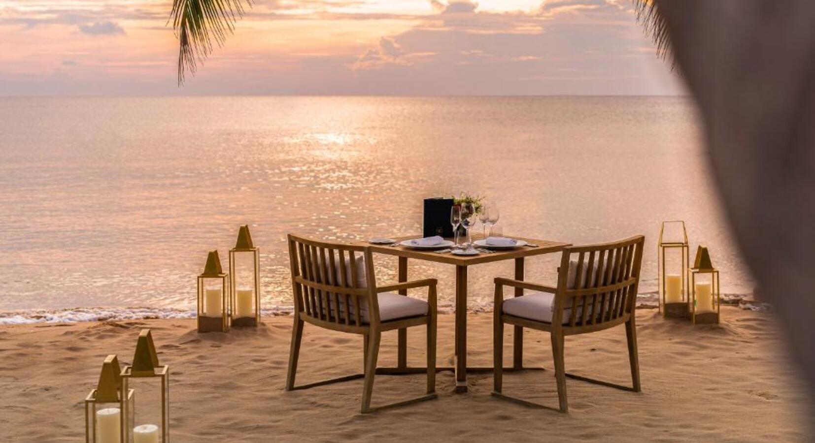 Private Beach Dining 