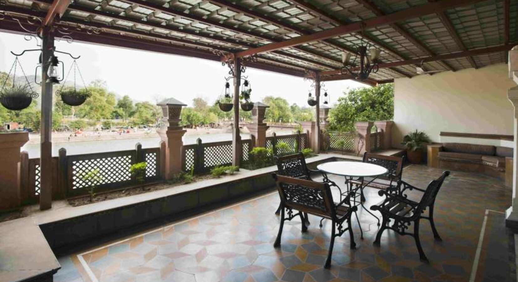 Suite private terrace overlooking the Ganges