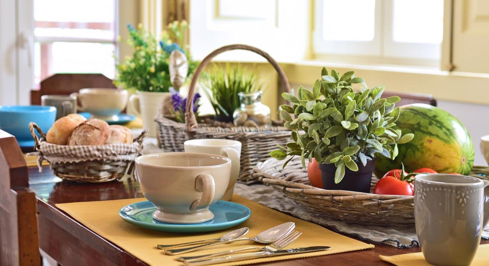 Breakfast area and kitchen