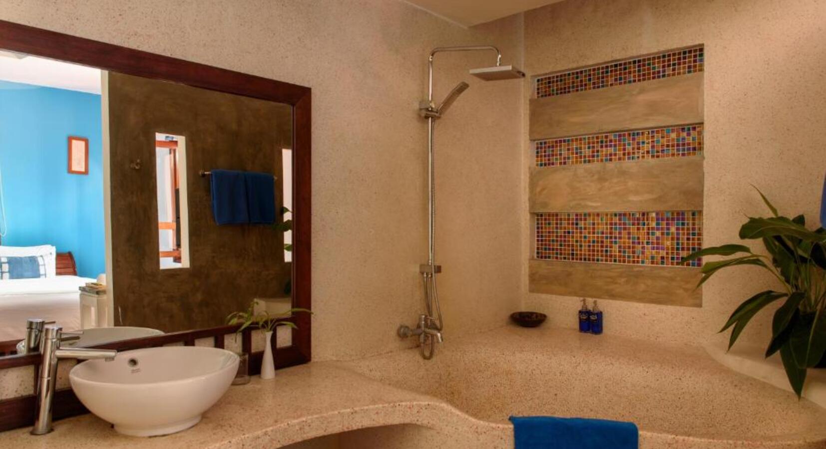 Superior Room - Bathroom with Tub