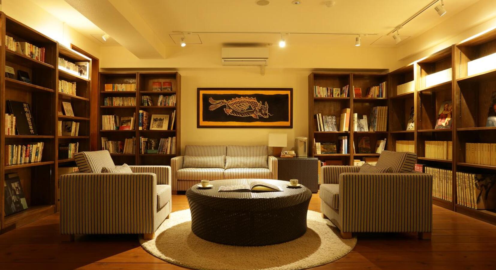 Hotel library