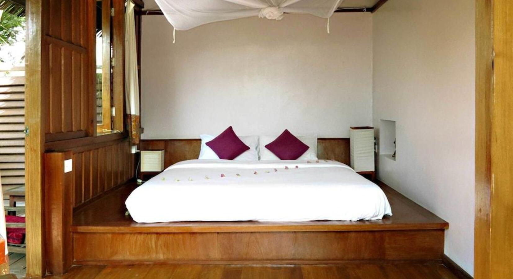 Deluxe Bungalow - Bedroom 