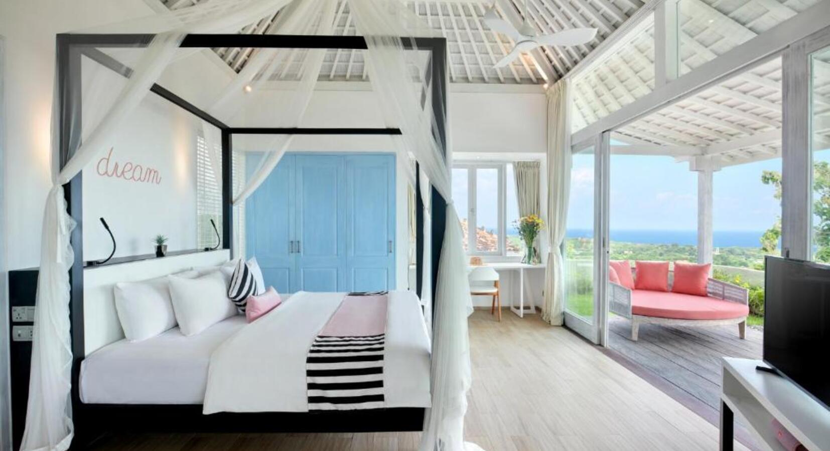 St Tropez Villa - Bedroom 