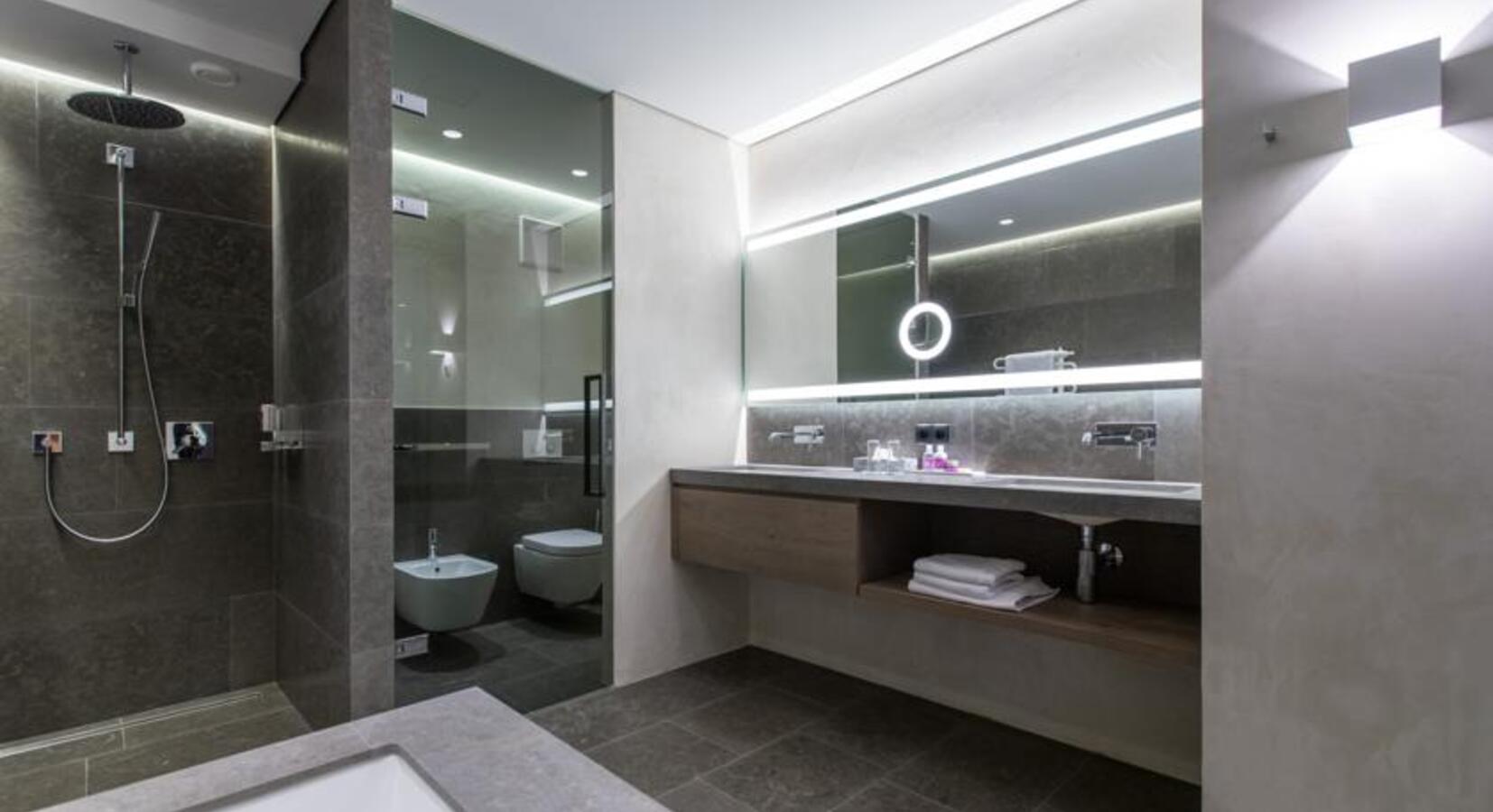 Premium Double Room Bathroom