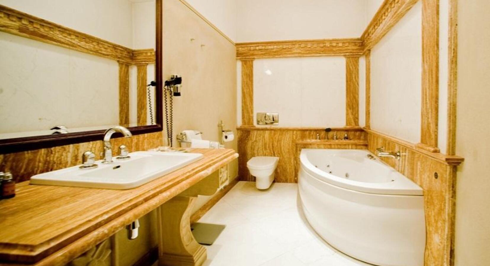 En Suite Bathroom