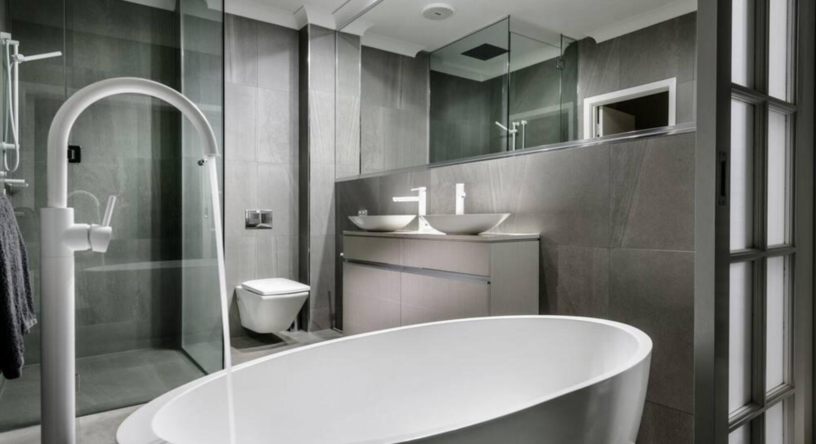 Bathroom with Tub 