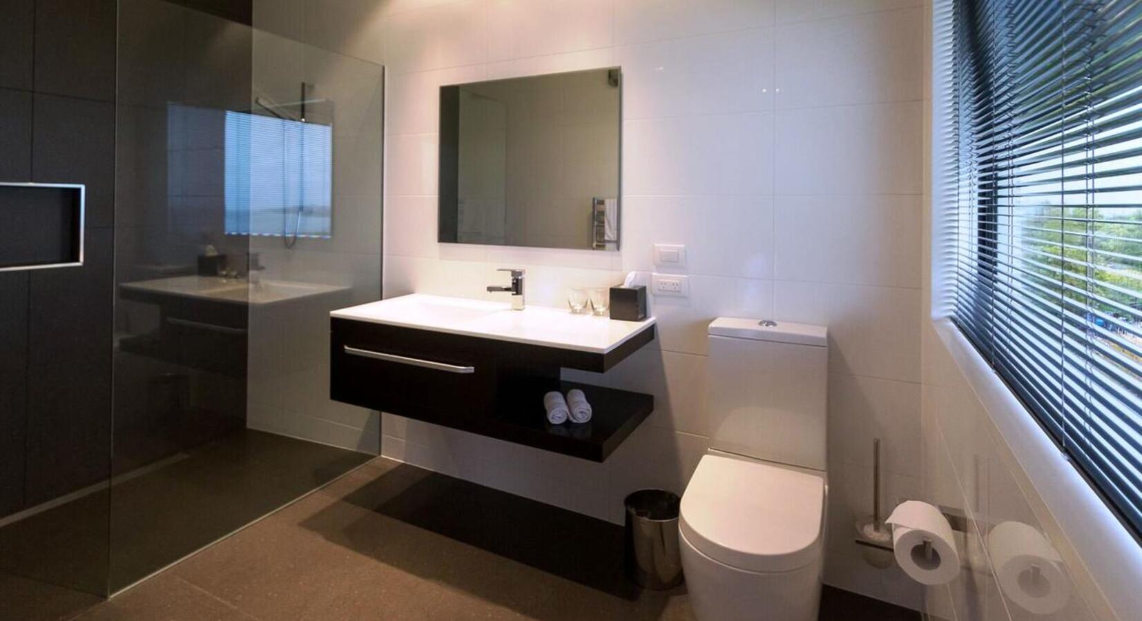 Modern and Elegant En-Suite Bathrooms