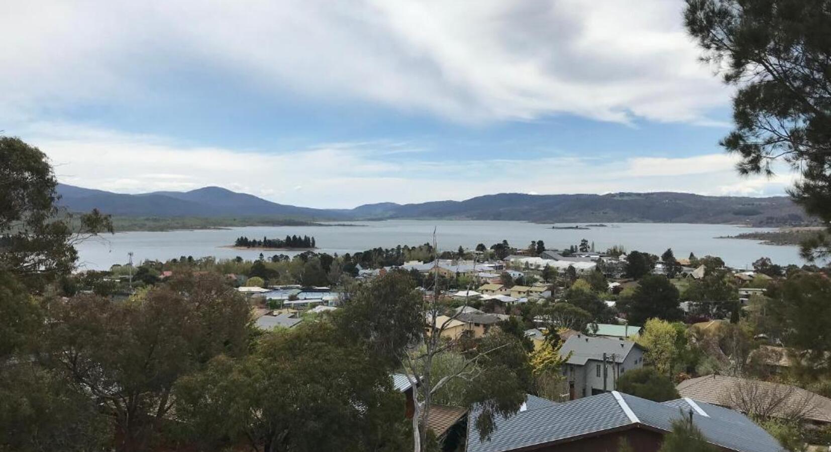 Jindabyne Lake Views