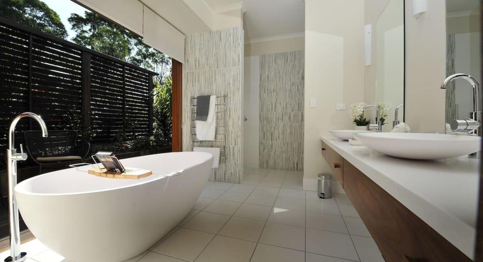 Luxury Forest Villa - Bathroom 