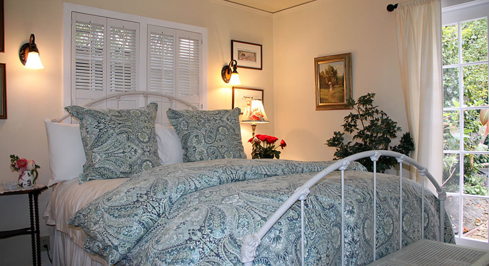 Robin Hood Cottage Bedroom Interior