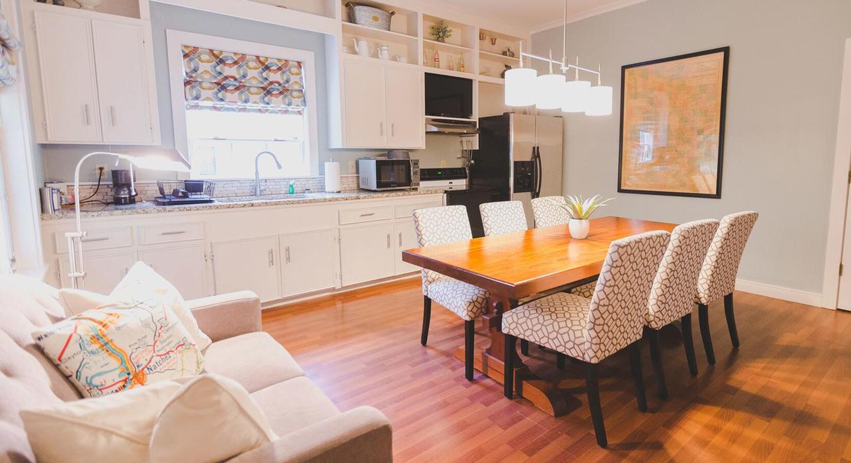 Kitchen & Dining Area