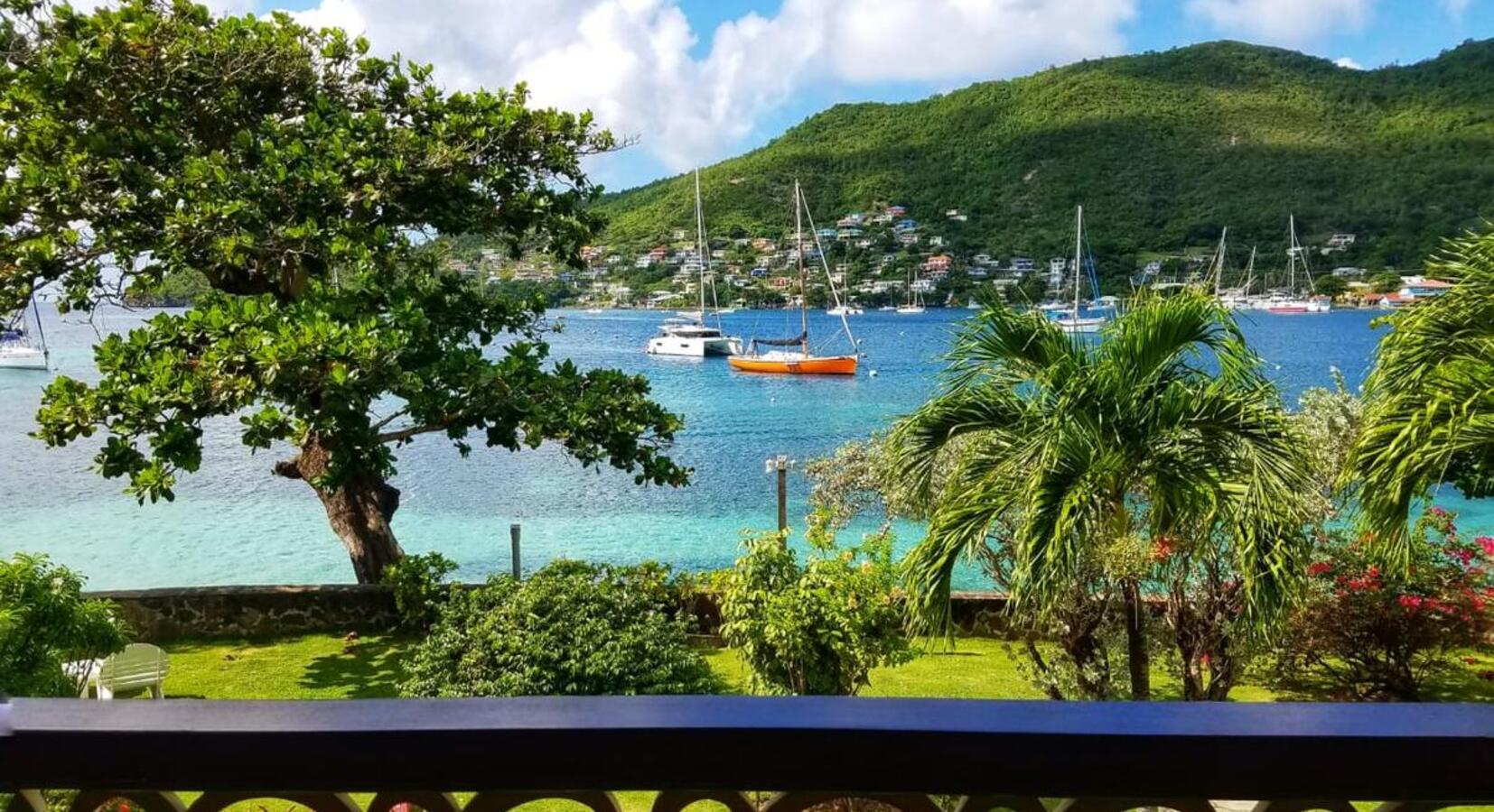 Deluxe Room with Balcony and Sea View