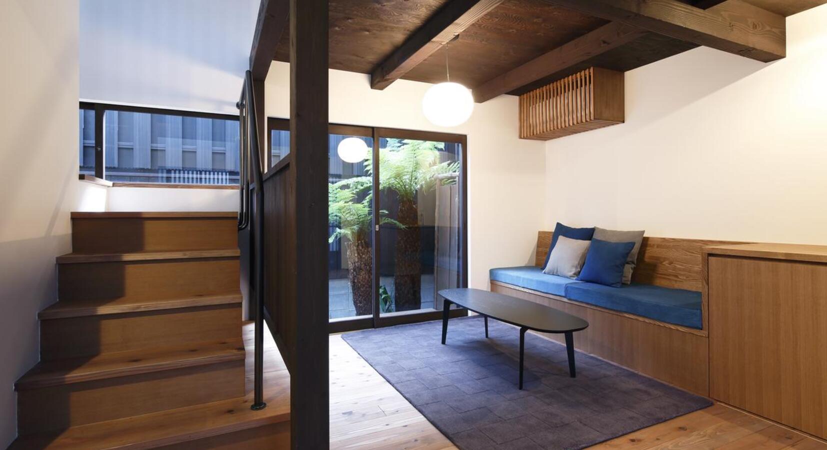 One-bedroom townhouse with futon