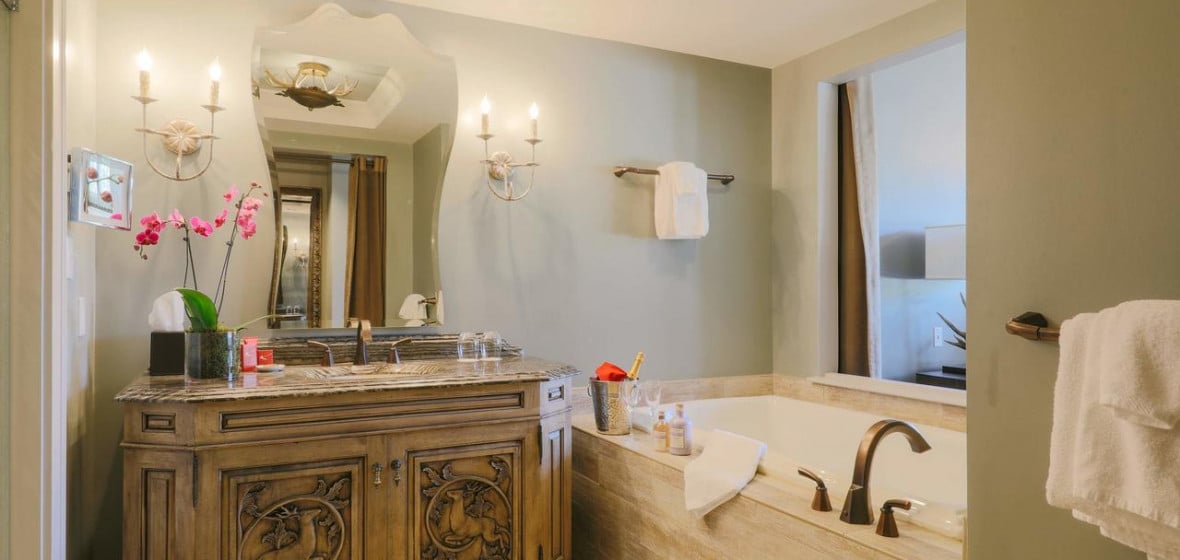Grand Home - Biltmore Estate in Asheville NC Bath Towel
