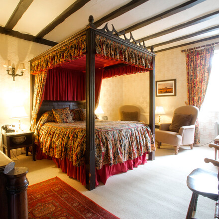 Four poster bedroom