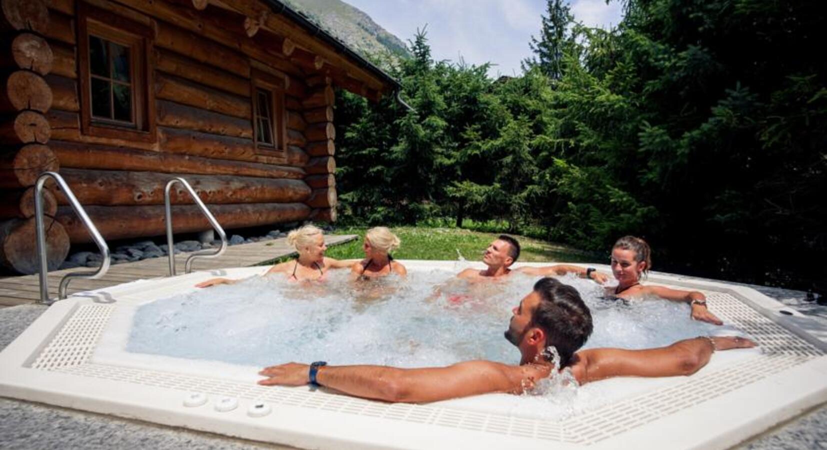 Outdoor Whirlpool Tub