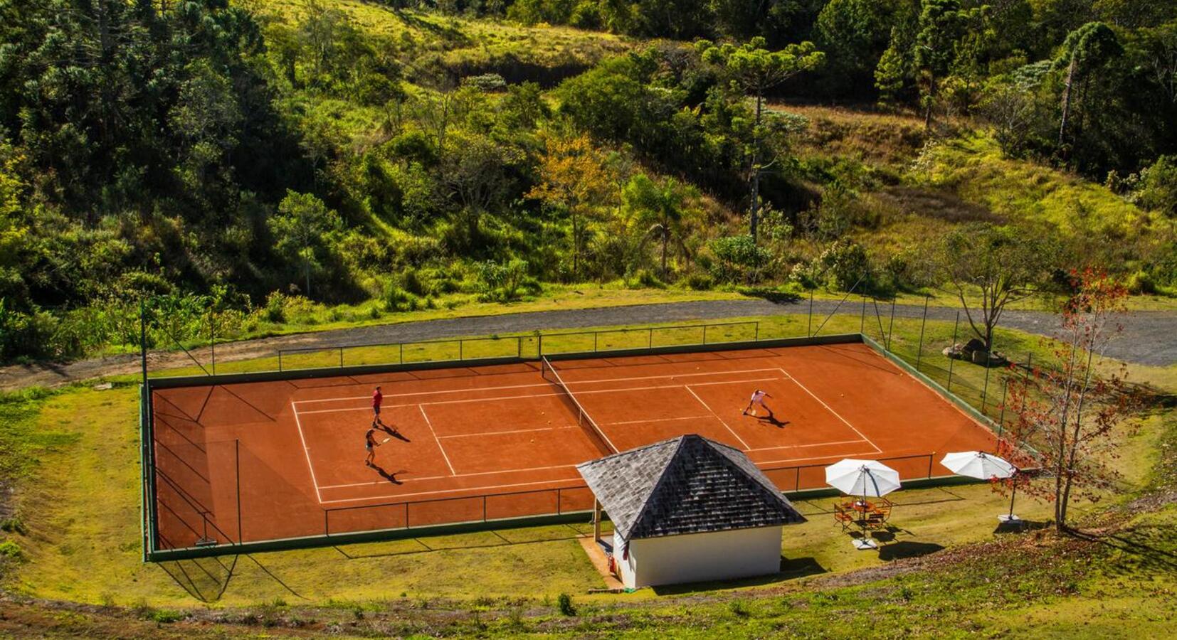 Hotel tennis courts