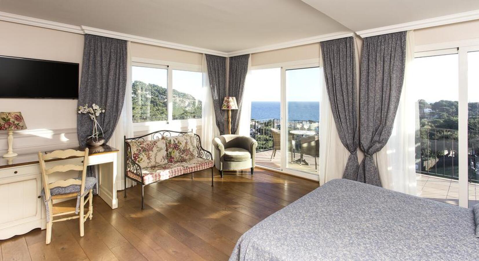 Suite with sea views