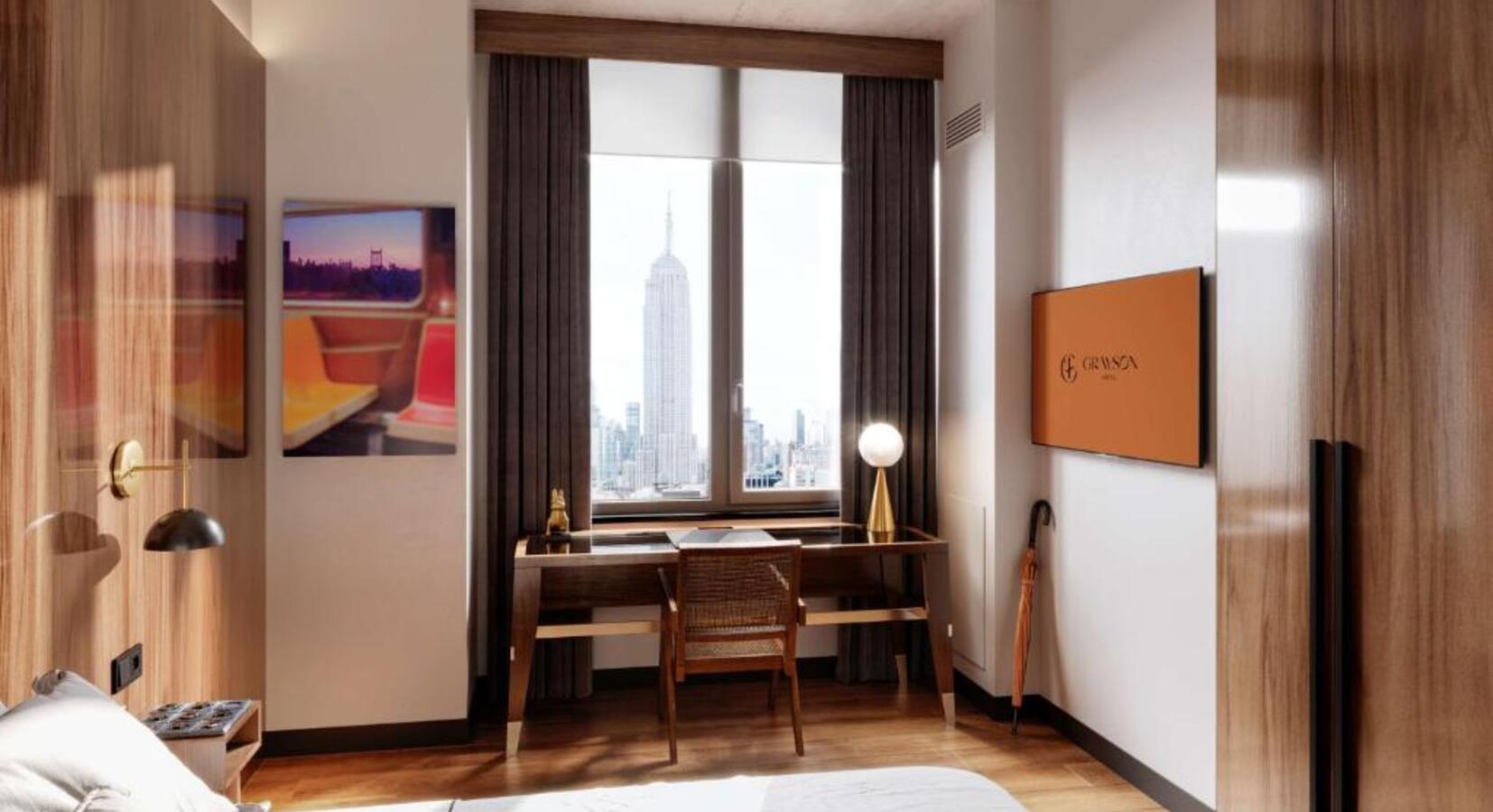 Guest room with Empire view