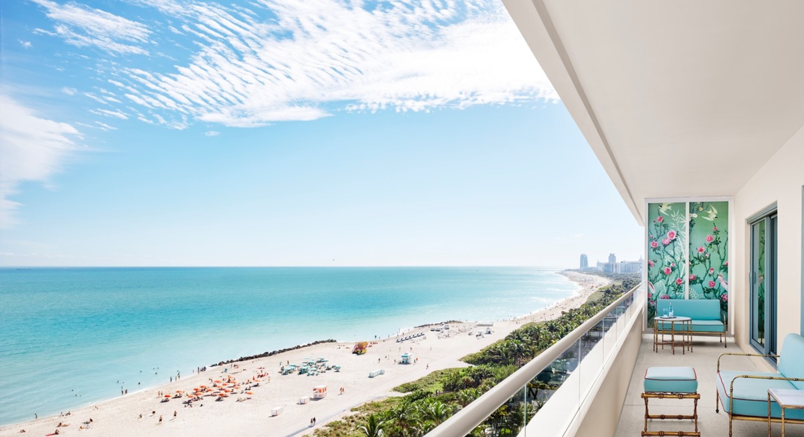 Furnished Balconies with Views over the Beach