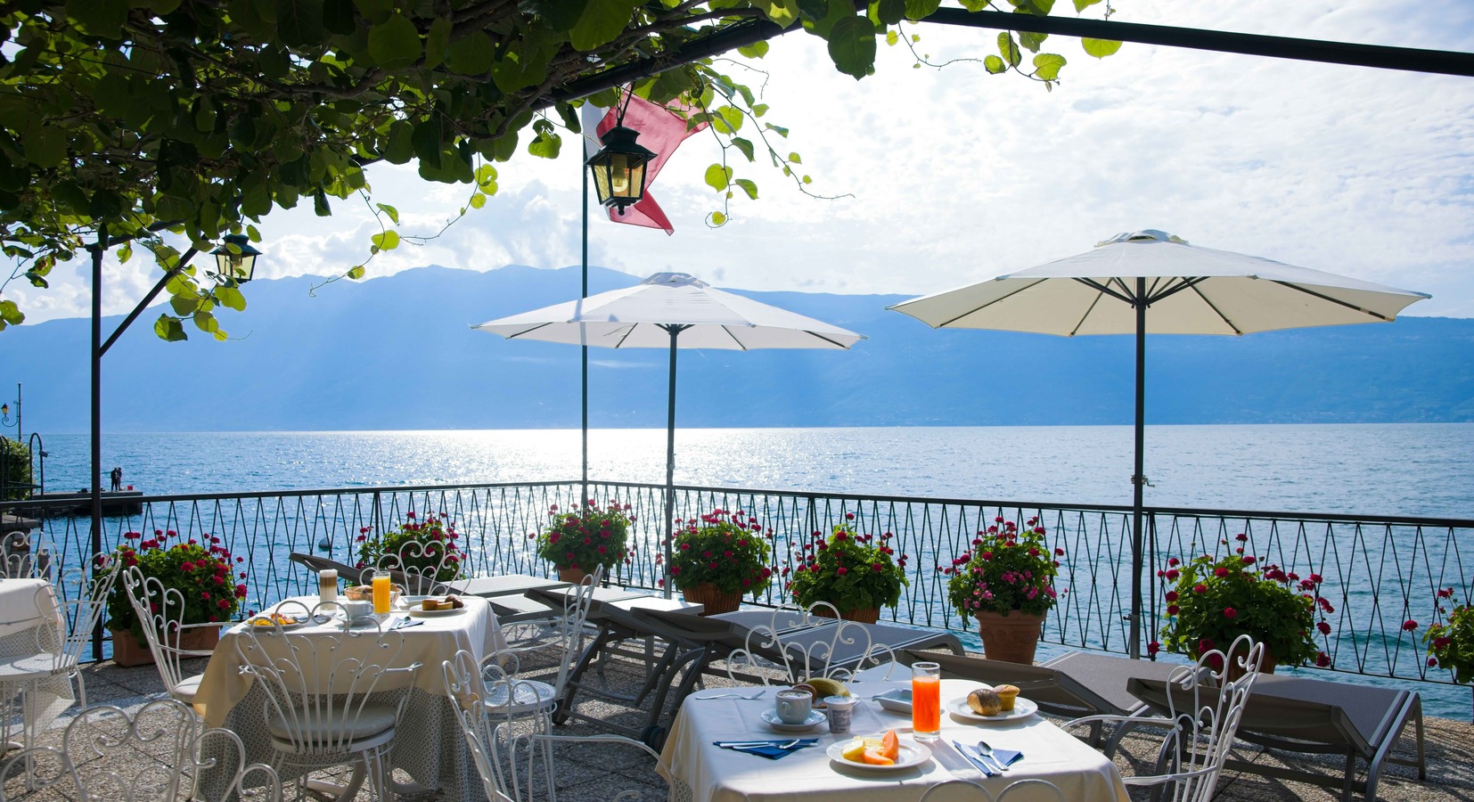 Enjoy your breakfast on the terrace of Hotel Du Lac