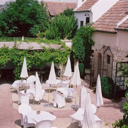 Al Fresco Dining