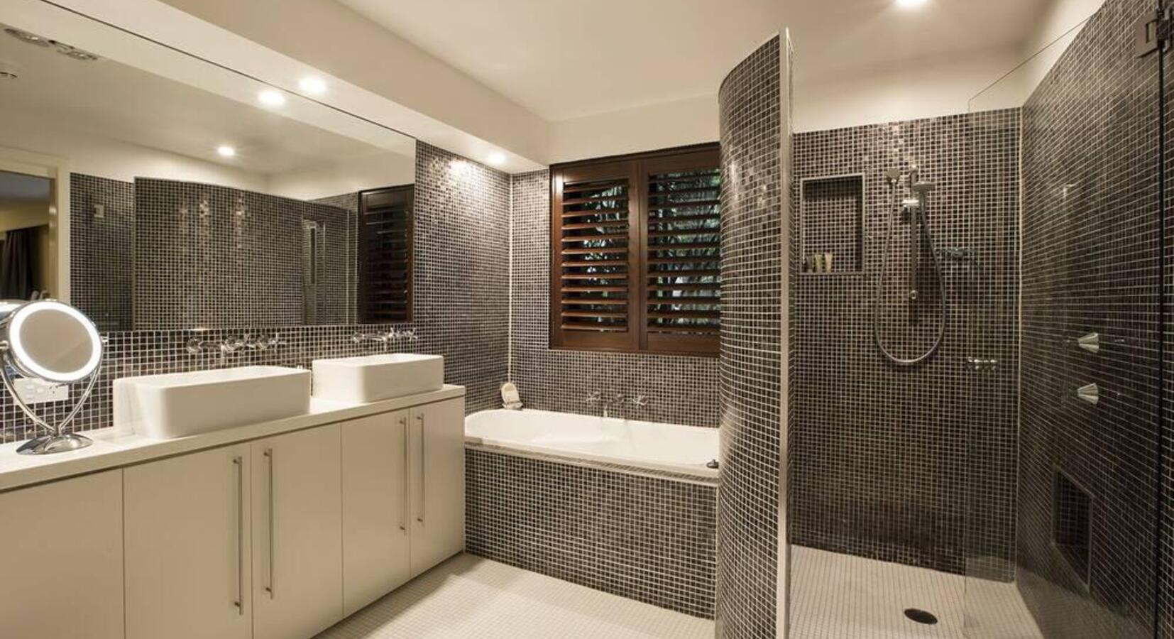 Bathroom with Tub & Shower