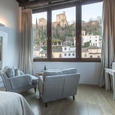 Guest Room with Alhambra views