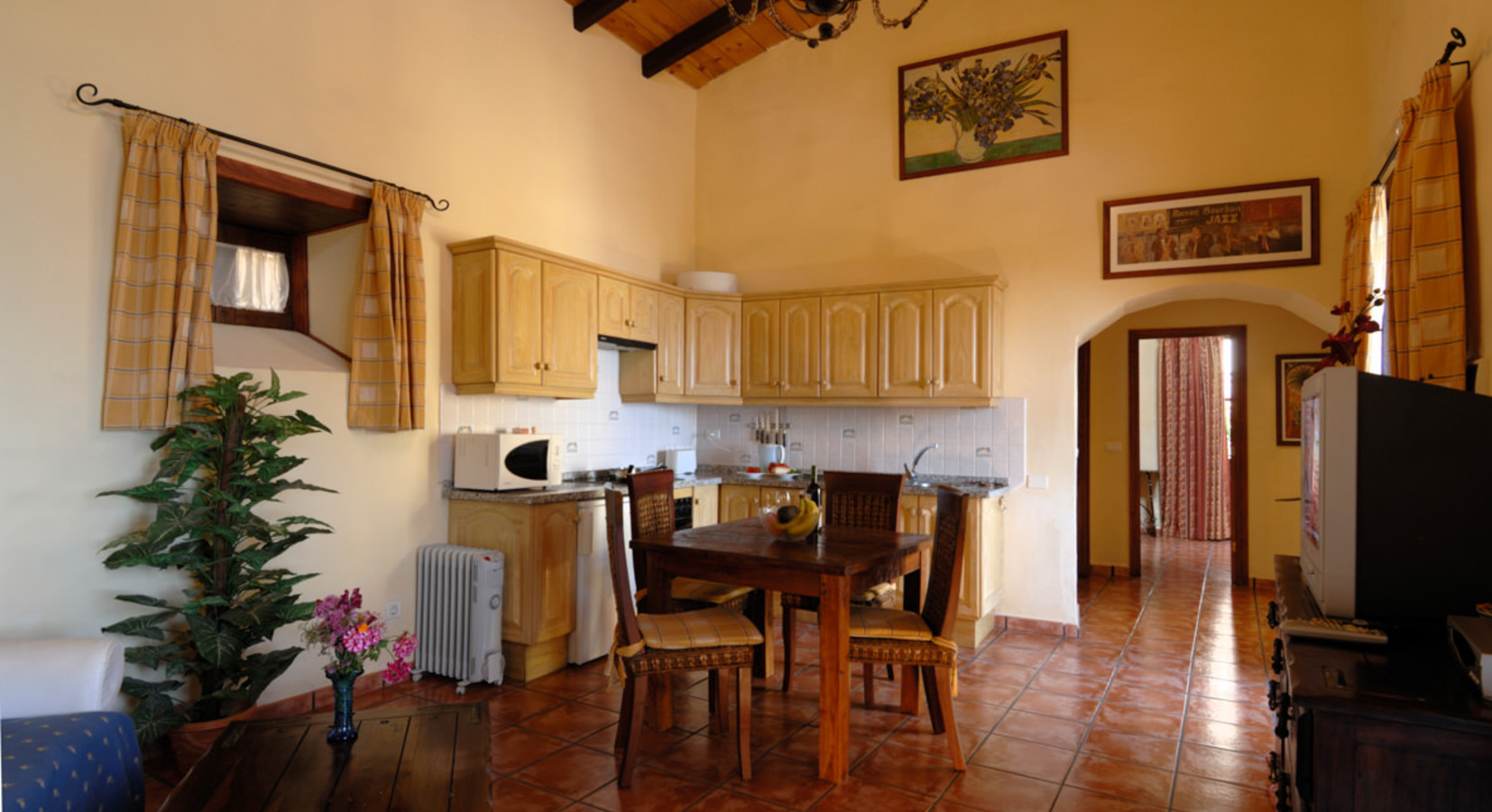 Jasmine cottage kitchen/dining room