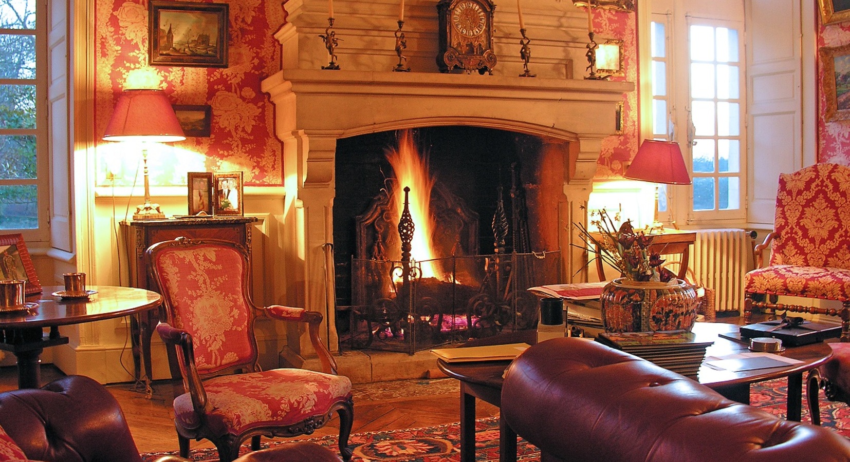 Salon Rose drawing room by the fireside