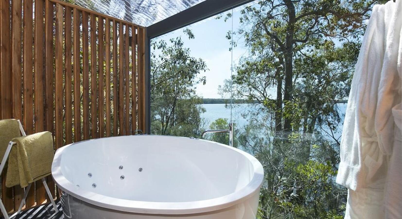 Outdoor Bathtub 