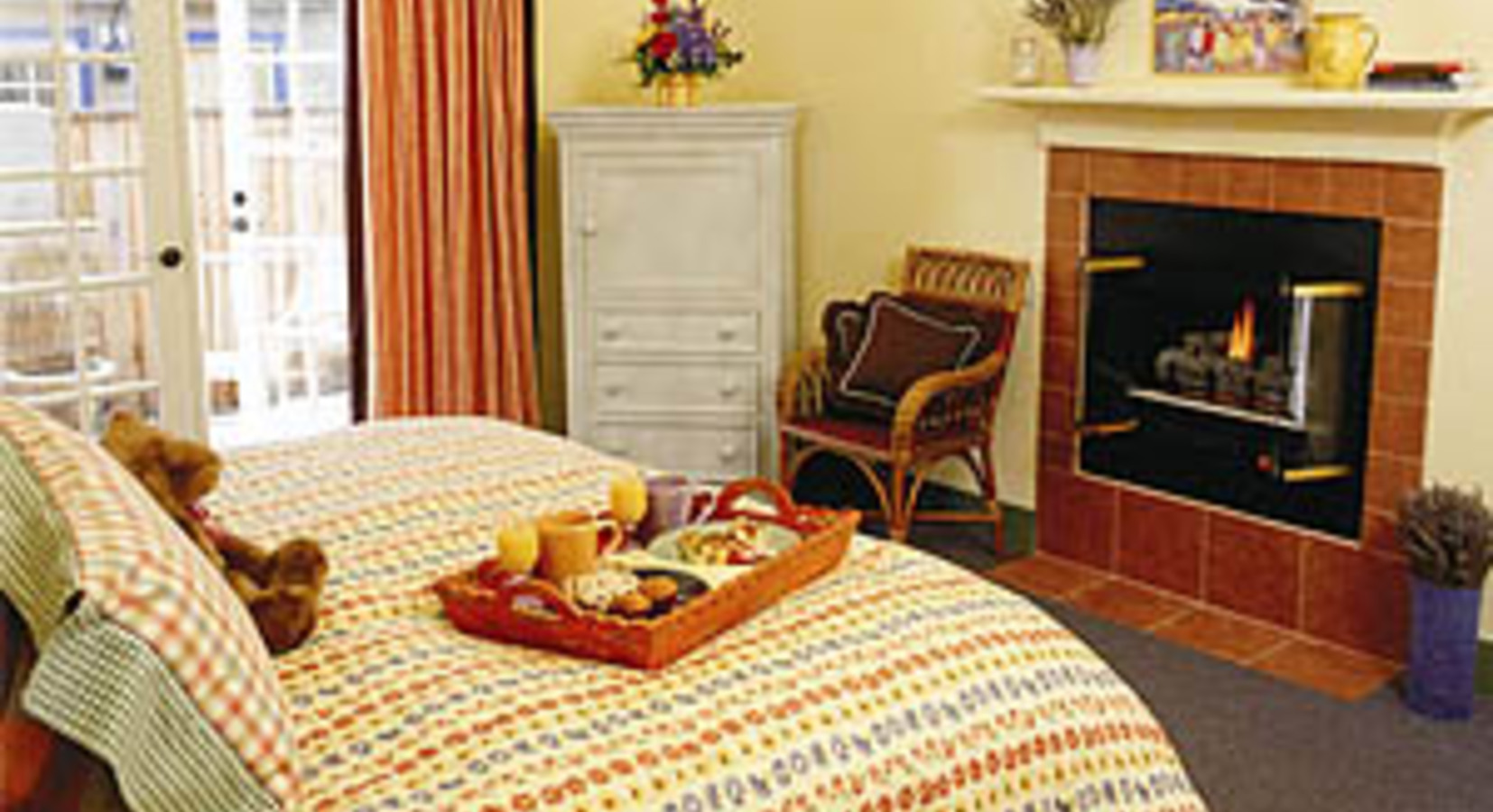 Deluxe King Guestroom Interior