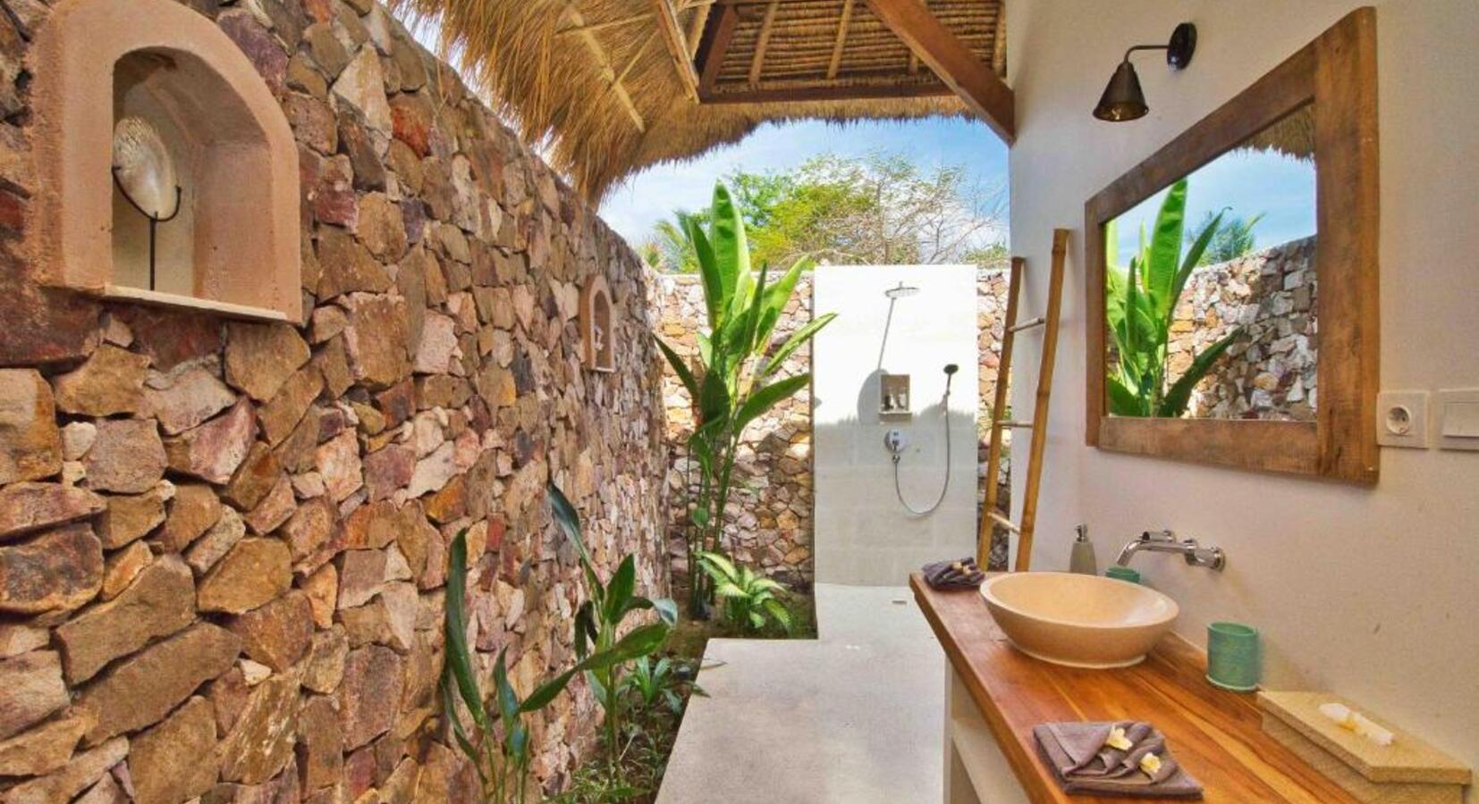 Traditional Bungalow - Bathroom with Rain Shower