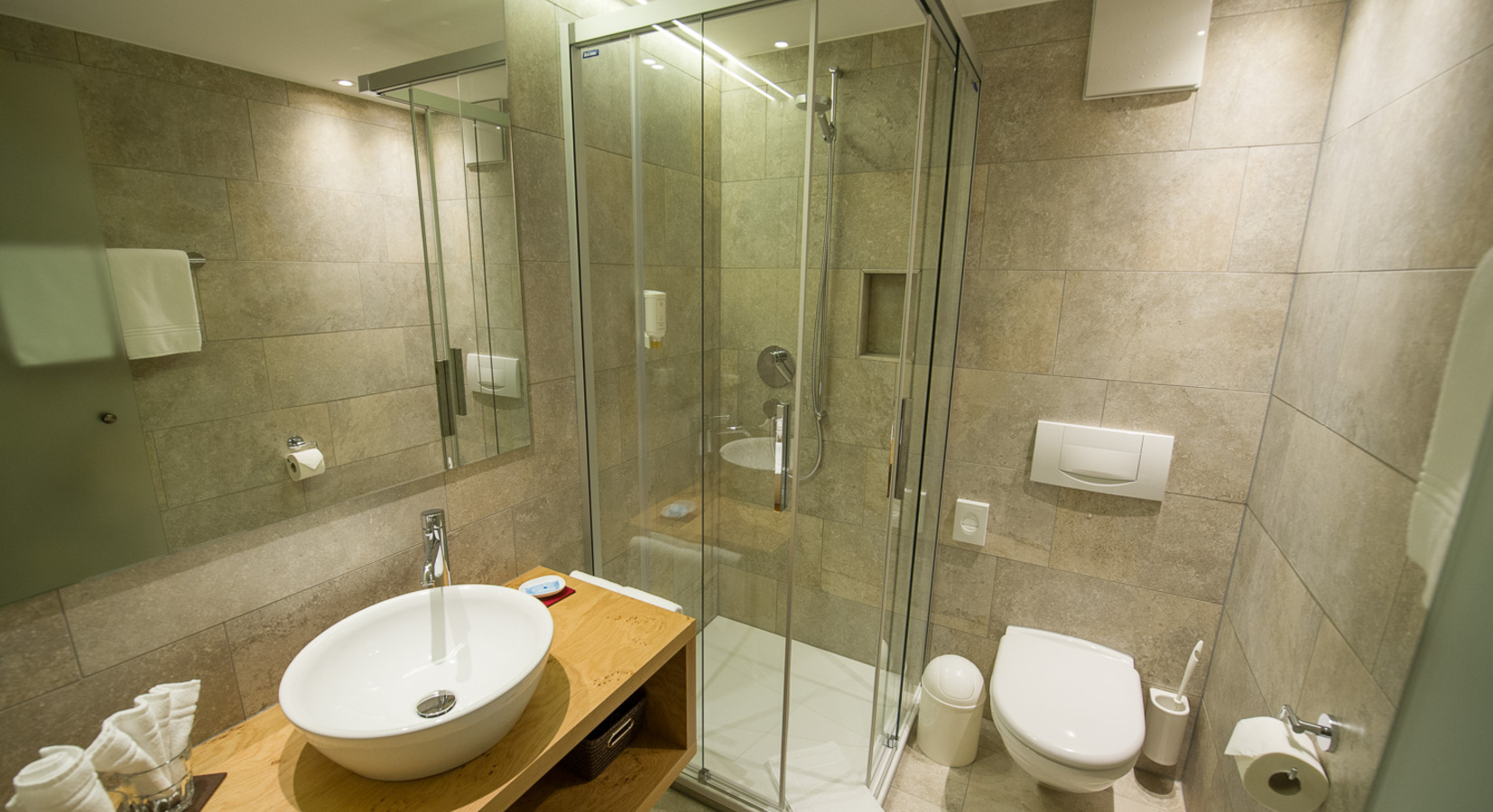 Guestroom bathroom