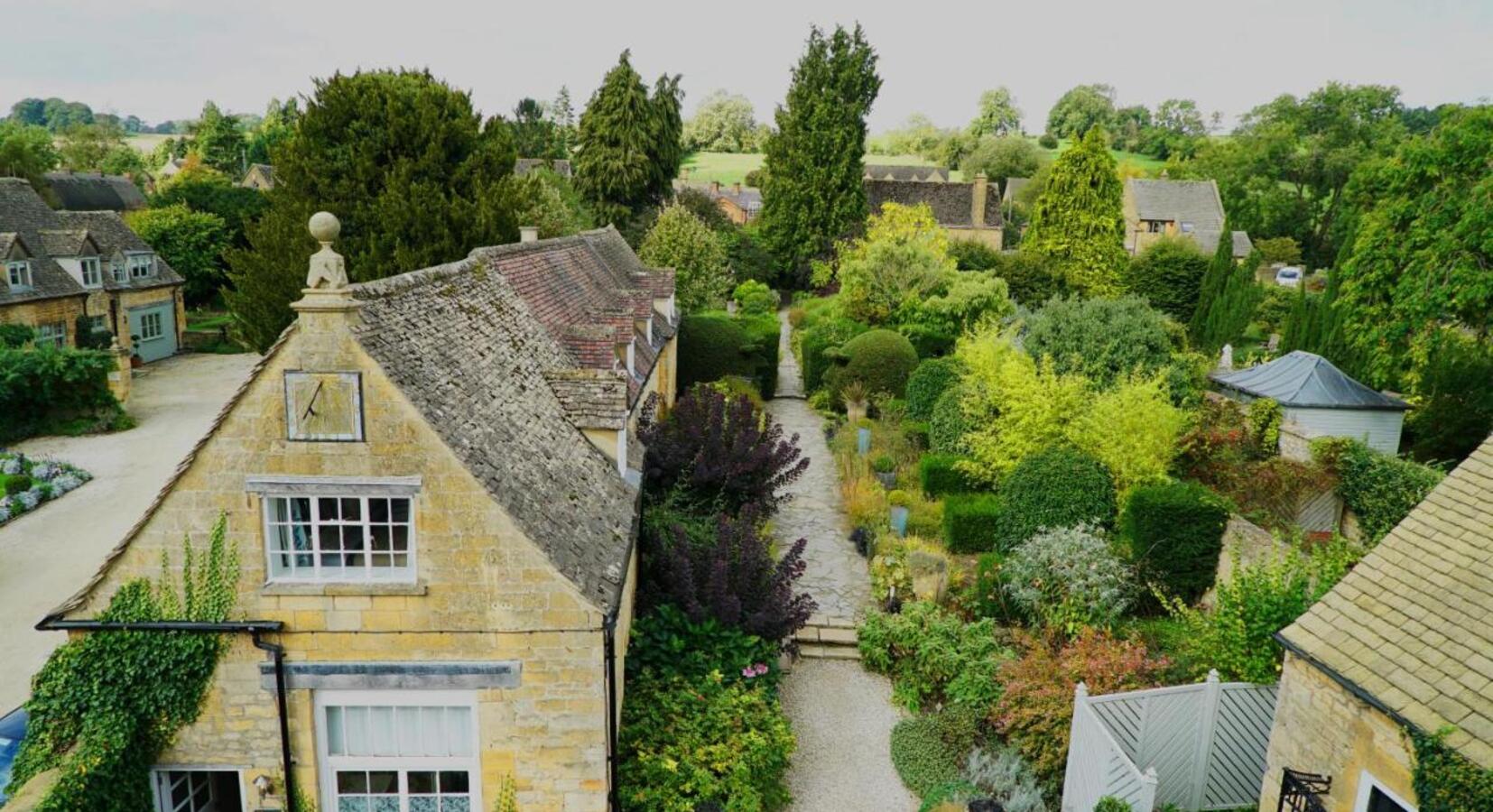 Photo of Cotswold House Hotel